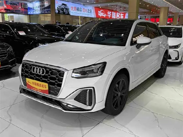 Audi Q2L 2022, 17 000 км