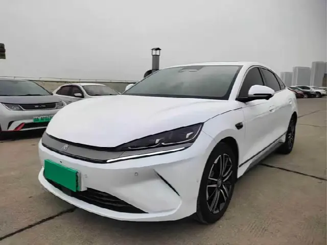 BYD Qin L 2025, 6 000 км