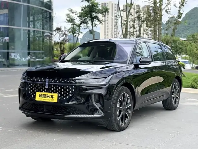 Lincoln Nautilus 2023, 15 300 км