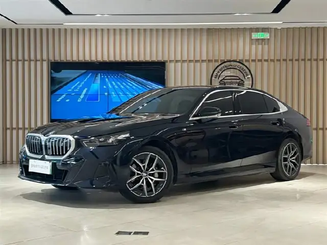 BMW i5 2025, 22 000 км