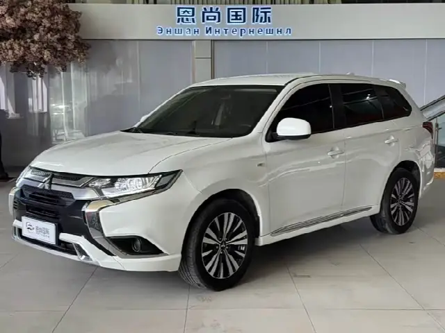 Mitsubishi Outlander 2021, 50 000 км