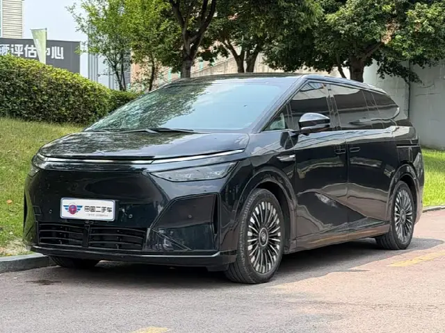 XPeng X9 2026, 18 000 км