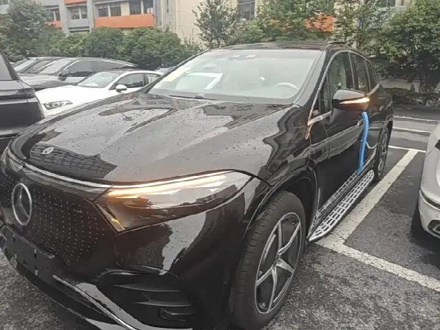 Mercedes-Benz EQS SUV 2025, новый