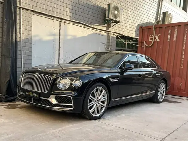 Bentley Flying Spur 2022, 26 000 км