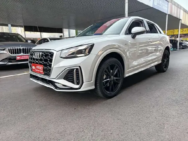 Audi Q2L 2022, 18 000 км