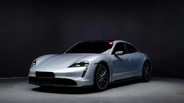 Porsche Taycan 2020, 34 656 км