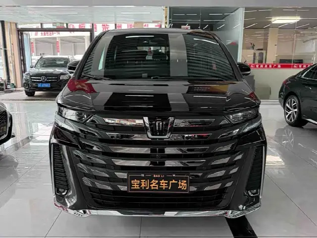 Toyota Vellfire 2024, 24 000 км
