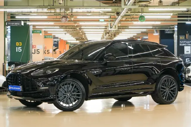 Aston Martin DBX 2020, 7 410 км
