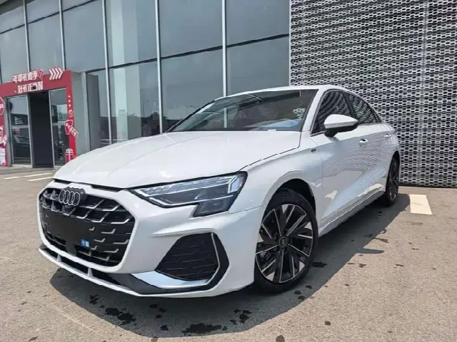 Audi A3 2026, 10 км