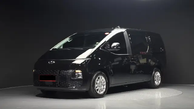 Hyundai Staria 2021, 8 375 км