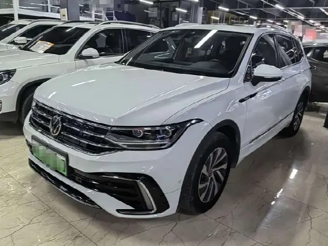 Volkswagen Tiguan L Hybrid 2023, 64 000 км