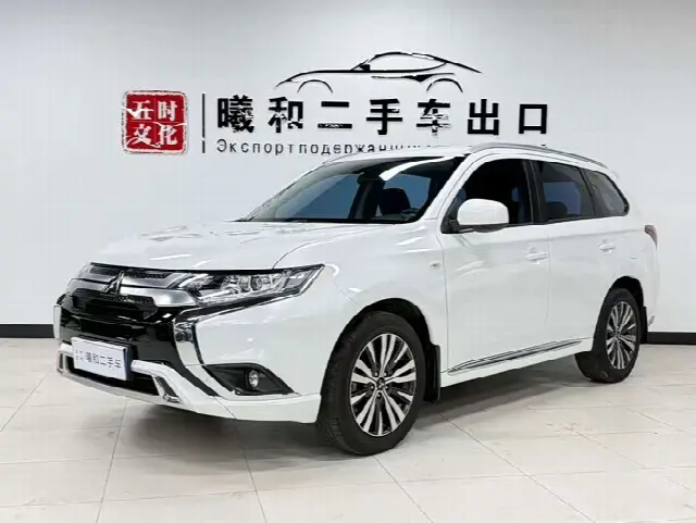Mitsubishi Outlander 2021, 26 000 км