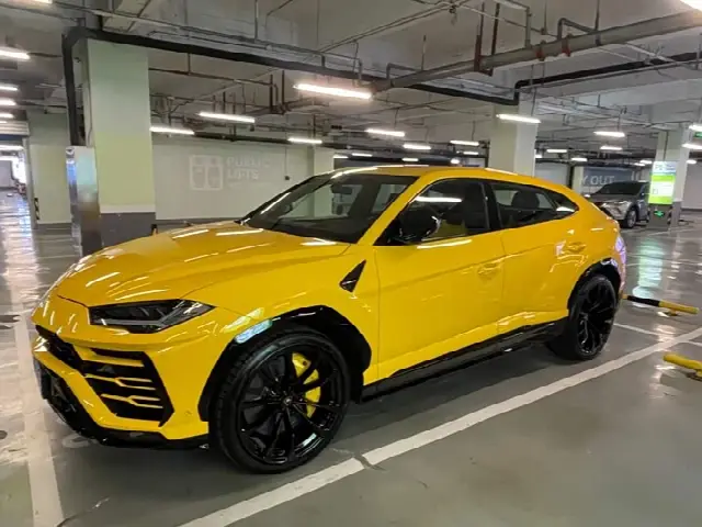 Lamborghini Urus 2021, 24 000 км