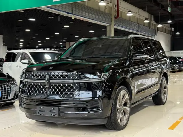 Lincoln Navigator 2025, 9 000 км