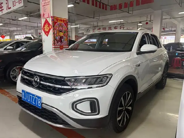 Volkswagen T-Roc 2023, 8 000 км