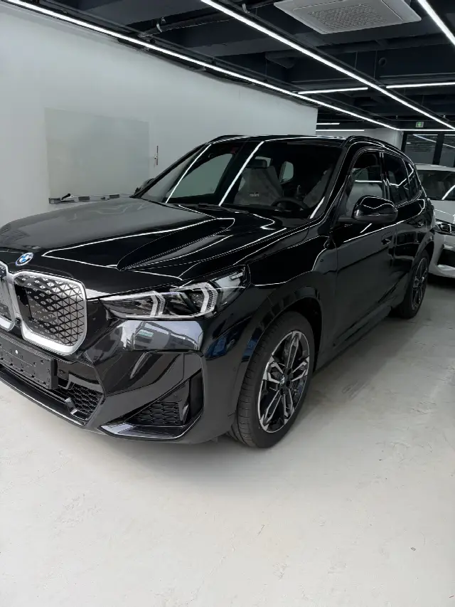 BMW iX1 2023, 5 000 км
