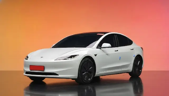 Tesla Model 3 2017, 29 696 км