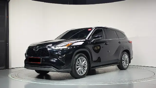 Toyota Highlander 2023, 26 621 км