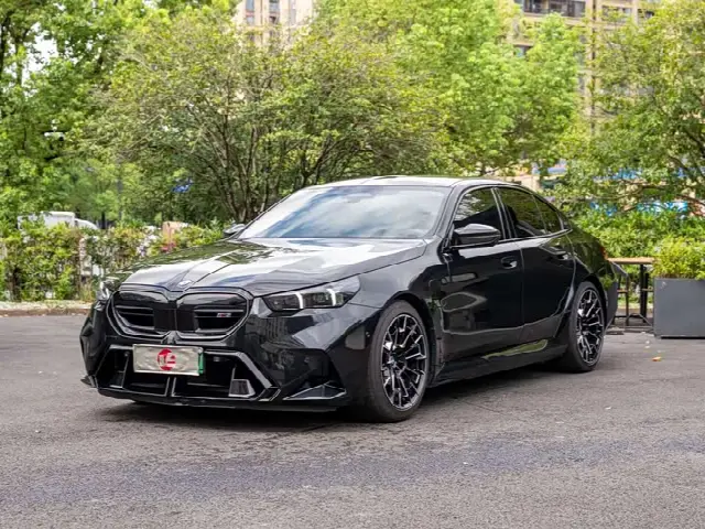 BMW M5 Hybrid 2025, 5 000 км