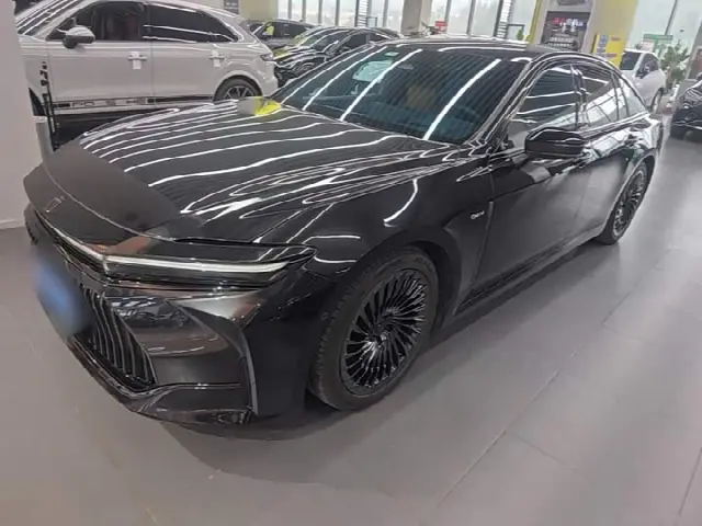 Toyota Crown Sedan 2024, 16 800 км