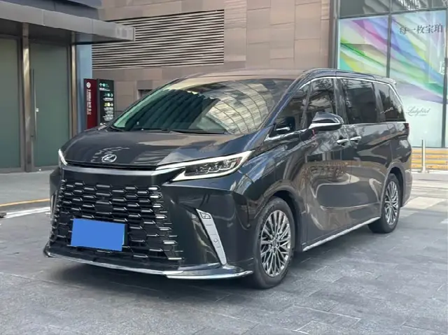 Lexus LM 2025, 7 000 км