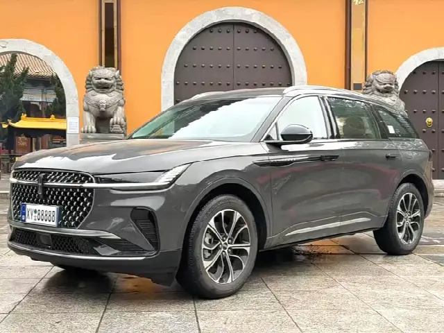 Lincoln Nautilus 2025, 6 800 км