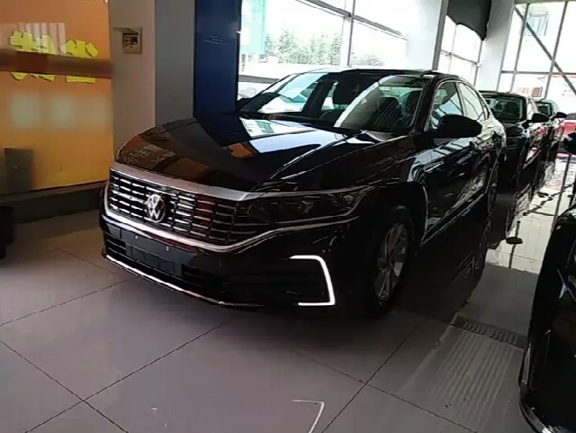 Volkswagen Passat Hybrid 2025, новый