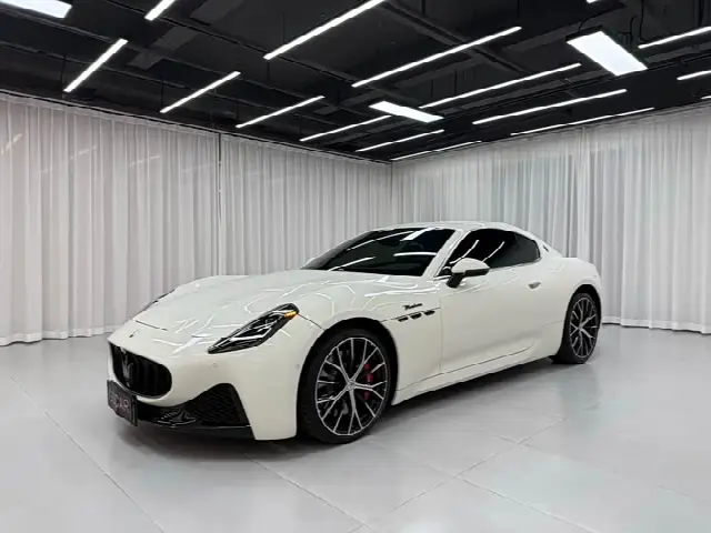 Maserati GranTurismo — фото из объявления