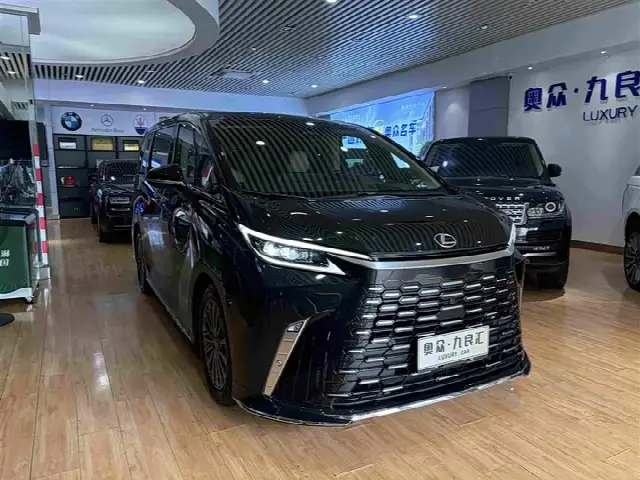 Lexus LM 2023, 40 000 км