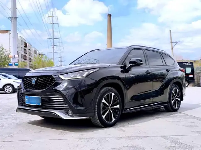 Toyota Crown Kluger 2023, 60 000 км