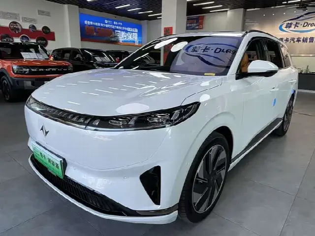 Dongfeng Yipai eπ 008 2025, 20 000 км