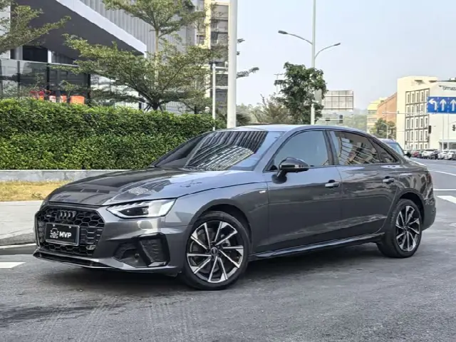 Audi A4L 2023, 70 000 км