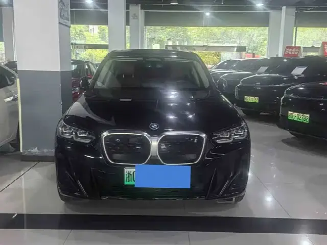 BMW iX3 2024, 30 000 км