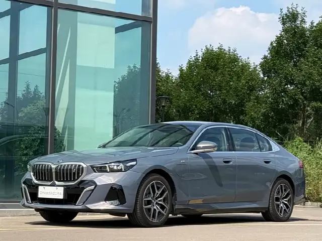 BMW i5 2024, 16 000 км