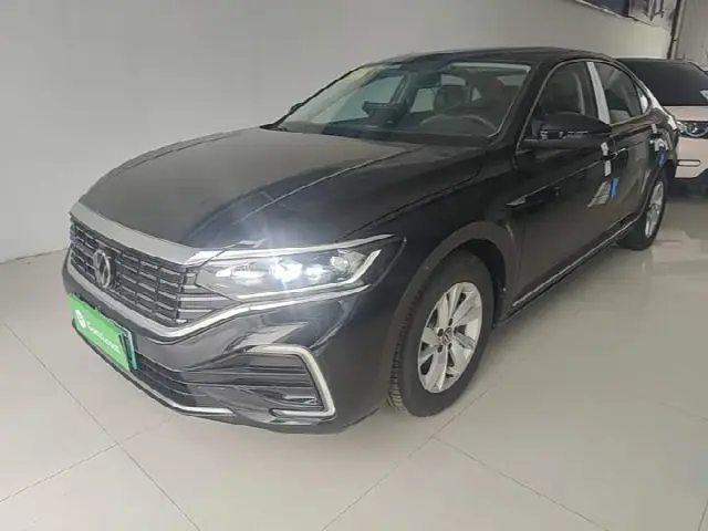 Volkswagen Passat Hybrid 2025, новый