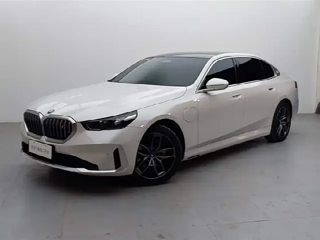 BMW i5 2024, 15 500 км