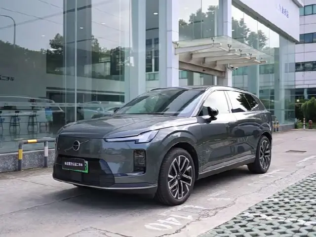 Volvo XC70 Hybrid 2026, новый