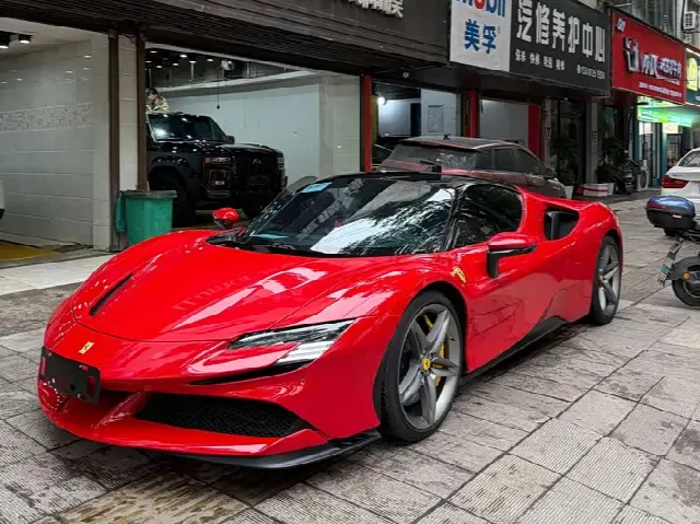 Ferrari SF90 2020, 8 000 км