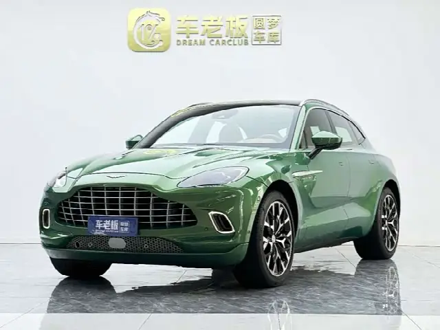 Aston Martin DBX 2022, 15 000 км