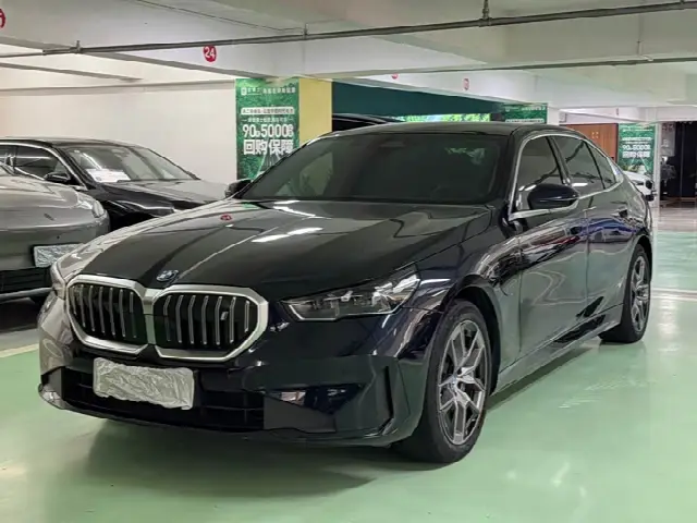 BMW i5 2024, 28 000 км