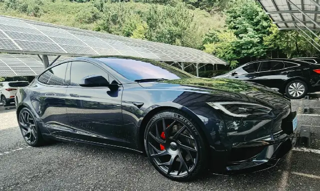 Tesla Model S 2012, 7 900 км