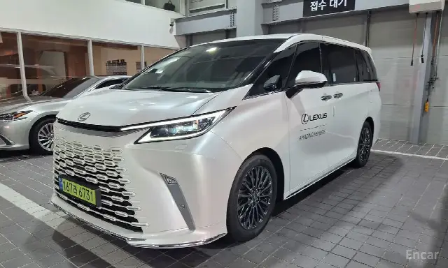 Lexus LM 2024, 7 581 км