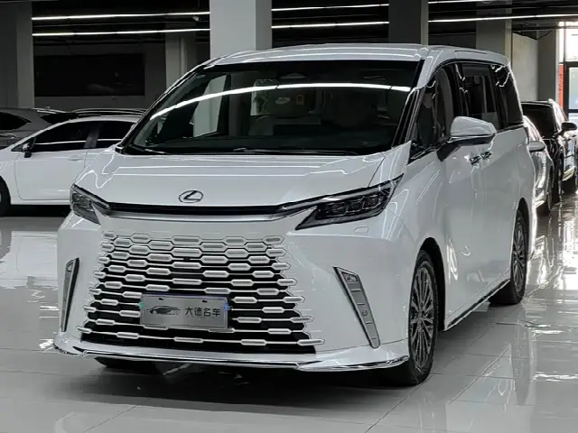 Lexus LM 2023, 41 000 км