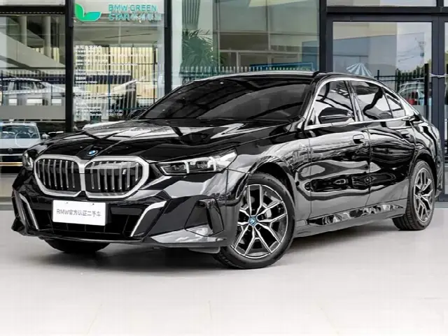 BMW i5 2024, 10 300 км