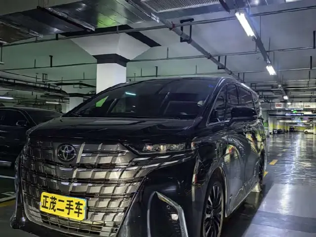 Toyota Alphard 2024, 8 000 км