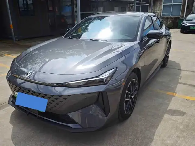 Changan UNI-V Hybrid 2024, 6 000 км