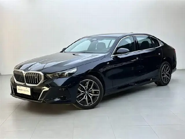 BMW i5 2025, 16 000 км