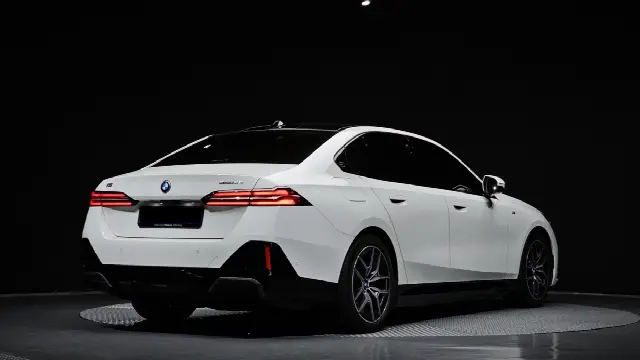 BMW i5 2023, 39 003 км