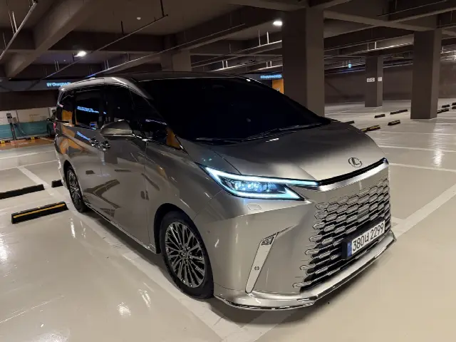 Lexus LM 2024, 7 300 км