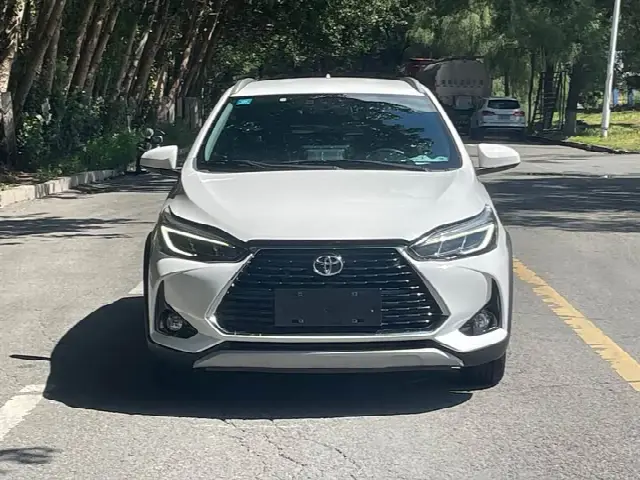 Toyota Yaris L Hatchback 2022, 17 000 км